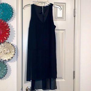 Black, v-neck long tunic top w/ sheet bottom